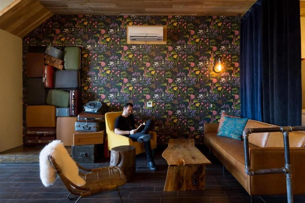 Deep Ellum Hostel - Adults Only