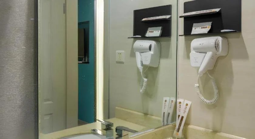 Jingtu hotel zhanjiang dingsheng plaza store