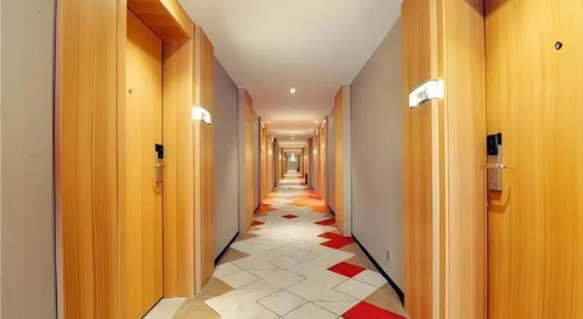 Borrman Hotel Maoming High-speed Railway Station