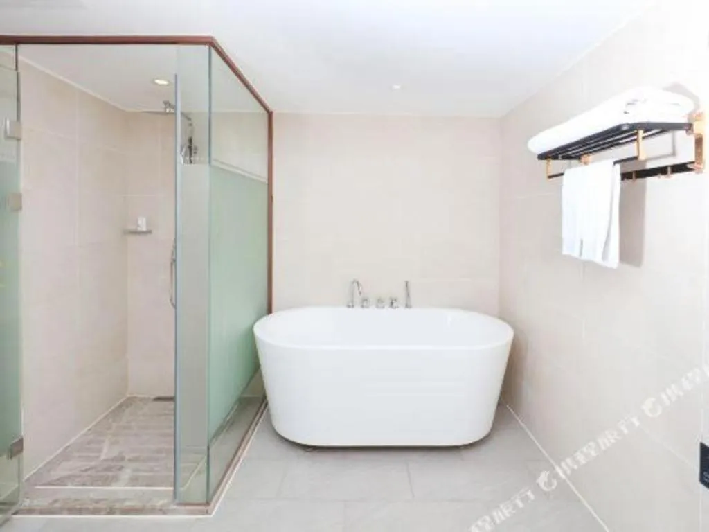 Lavande Hotels Guangzhou Baiyun Avenue North Metro Station