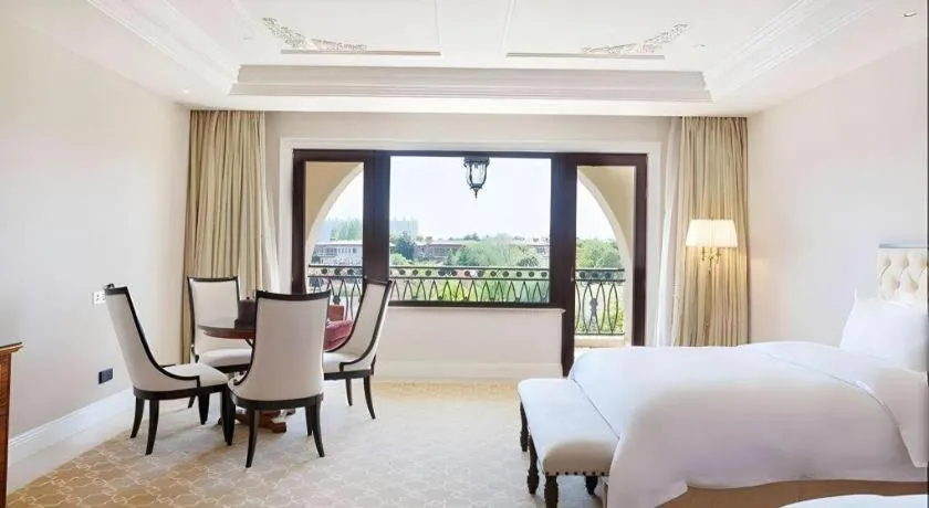 Bed in Wyndham Grand Plaza Royale Resort Nanjing