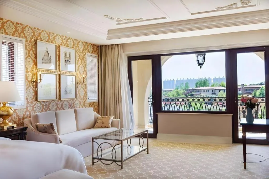 Bed in Wyndham Grand Plaza Royale Resort Nanjing