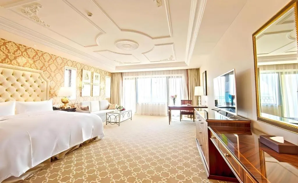 Bed in Wyndham Grand Plaza Royale Resort Nanjing
