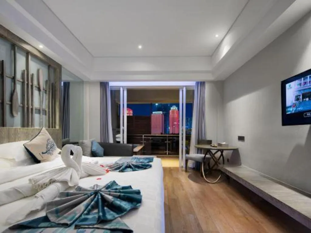 Bed in HuangMa holiday yacht view sea resort hotel