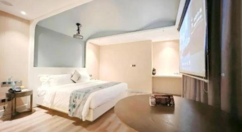 Bed in HuangMa holiday yacht view sea resort hotel