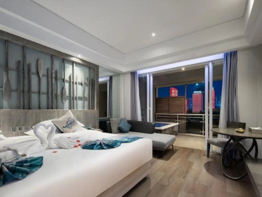 Bed in HuangMa holiday yacht view sea resort hotel