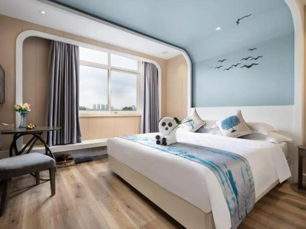 Bed in HuangMa holiday yacht view sea resort hotel