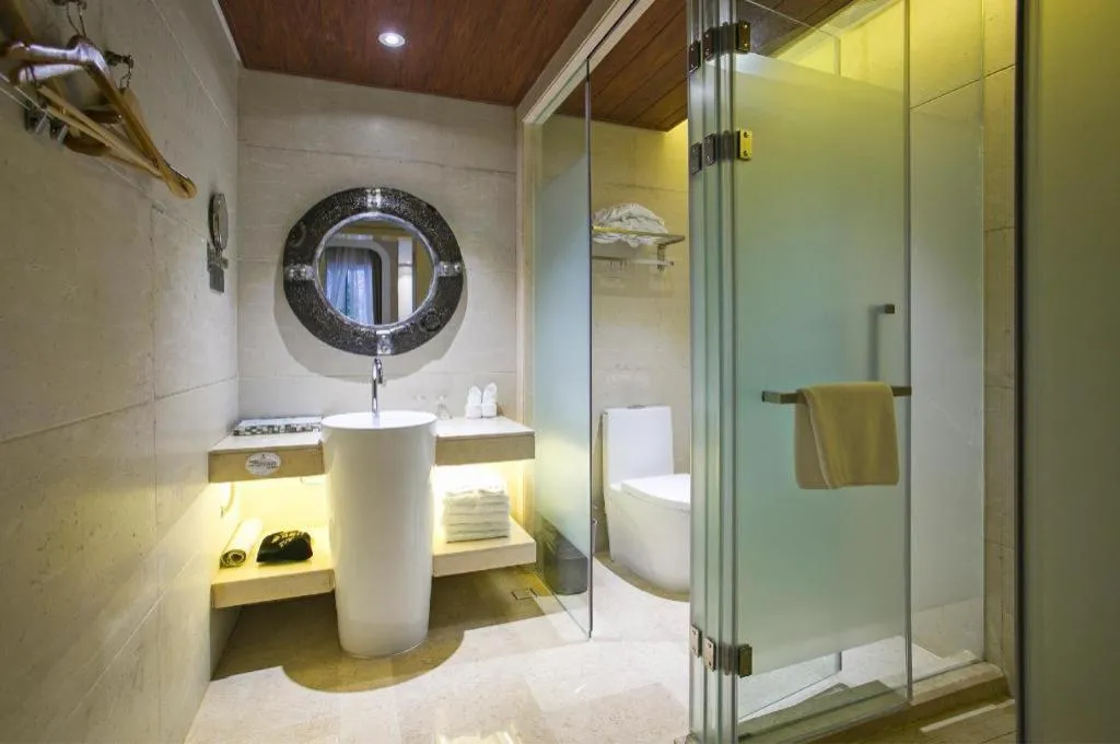 HuangMa holiday yacht view sea resort hotel