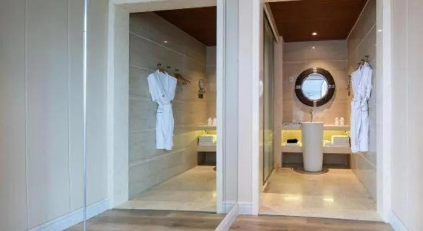 HuangMa holiday yacht view sea resort hotel