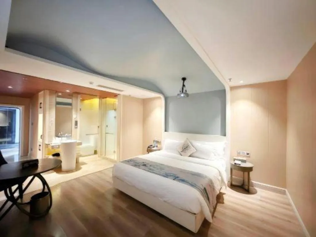 Bed in HuangMa holiday yacht view sea resort hotel