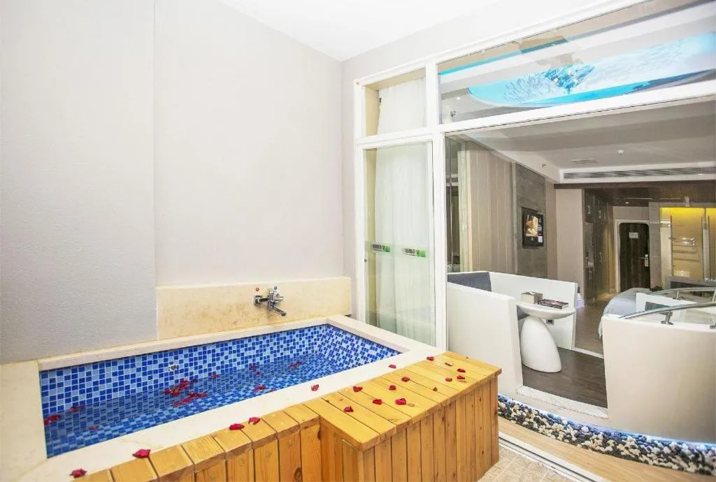 HuangMa holiday yacht view sea resort hotel