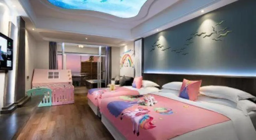 Bed in HuangMa holiday yacht view sea resort hotel