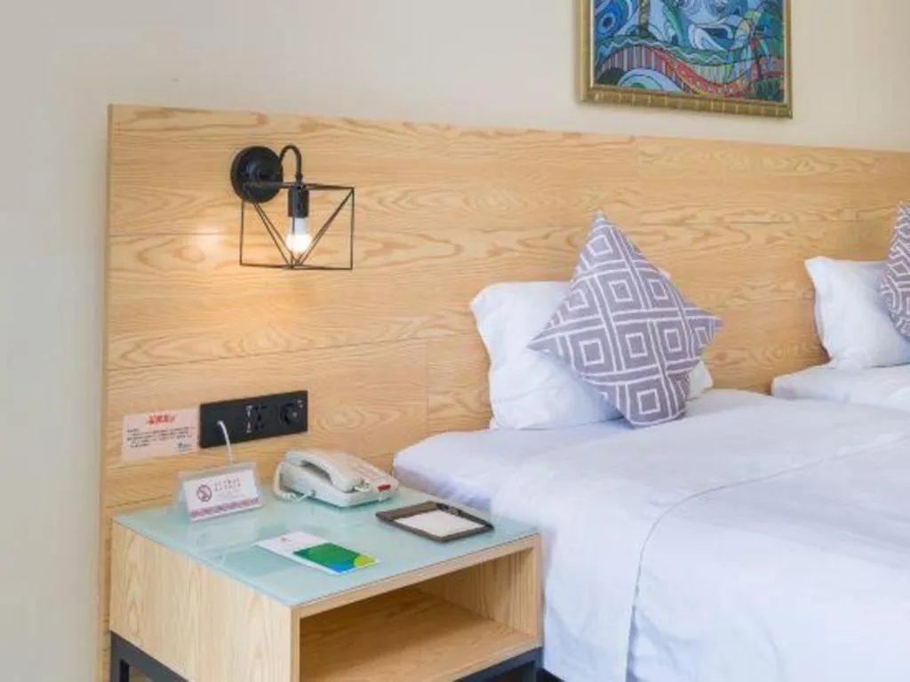 Bed in Yuhai International Resort Hotel