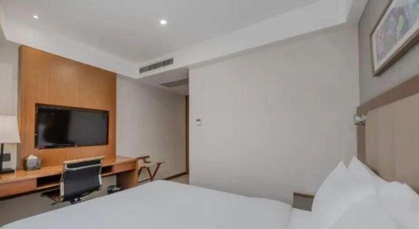 Bed in Yitel Hotel Shanghai Hongqiao Linkong Industrial Park Songhong Road Metro Station