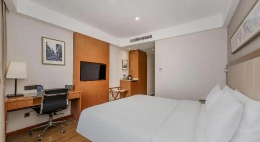 Bed in Yitel Hotel Shanghai Hongqiao Linkong Industrial Park Songhong Road Metro Station