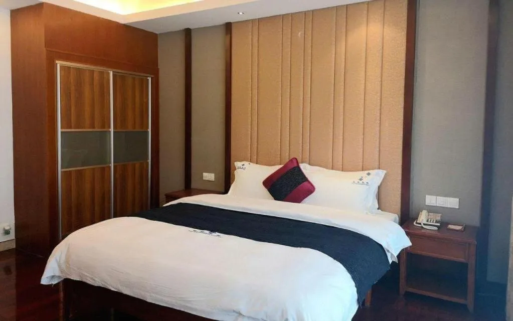 Bed in Shaoguan Palace International Resorts