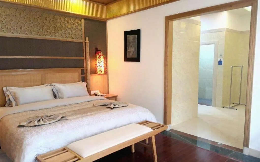Bed in Shaoguan Palace International Resorts