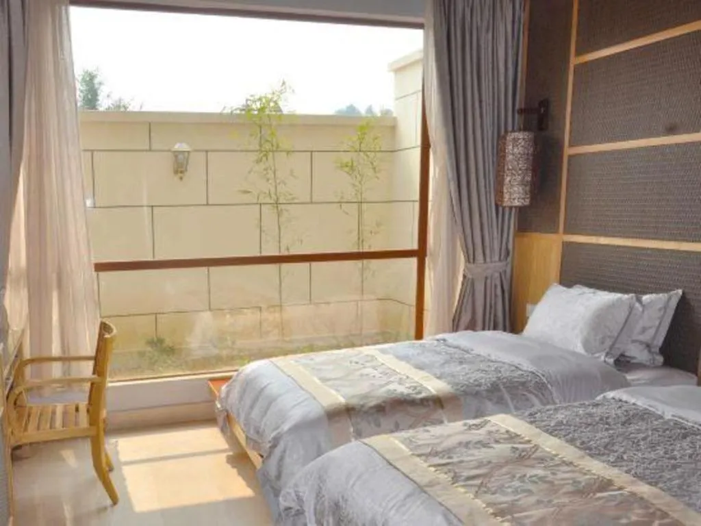 Bed in Shaoguan Palace International Resorts