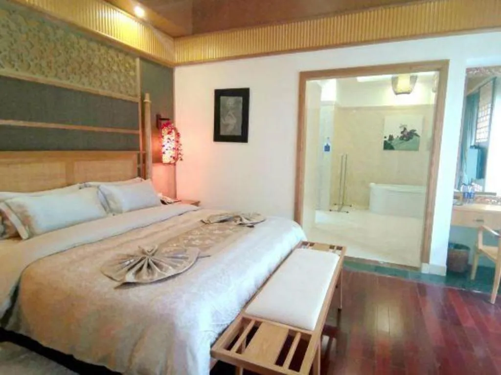 Bed in Shaoguan Palace International Resorts