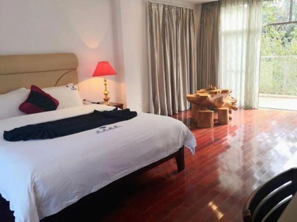 Bed in Shaoguan Palace International Resorts