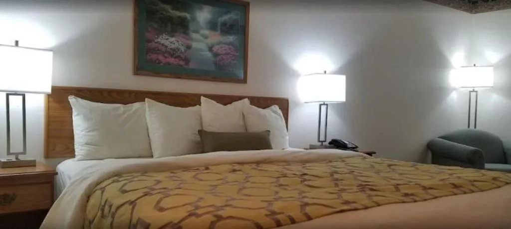 Bed in Days Inn by Wyndham Hemet