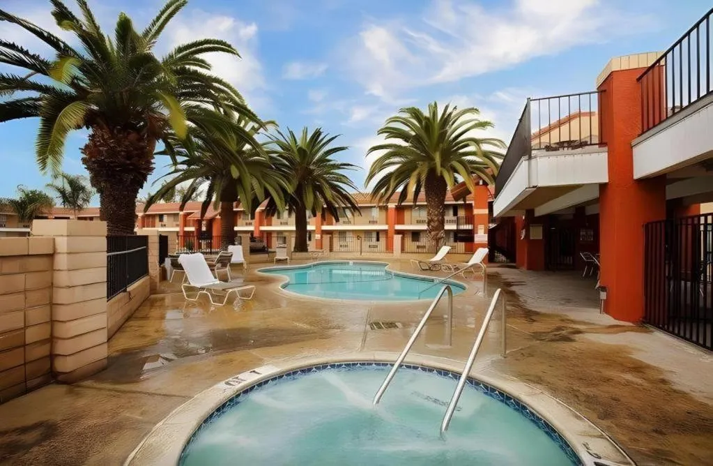 Days Inn by Wyndham Hemet