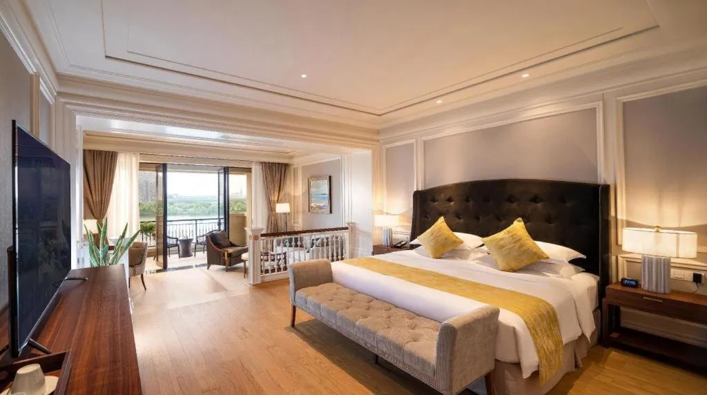 Bed in Donghai Xianhucheng Huanglong Hotel