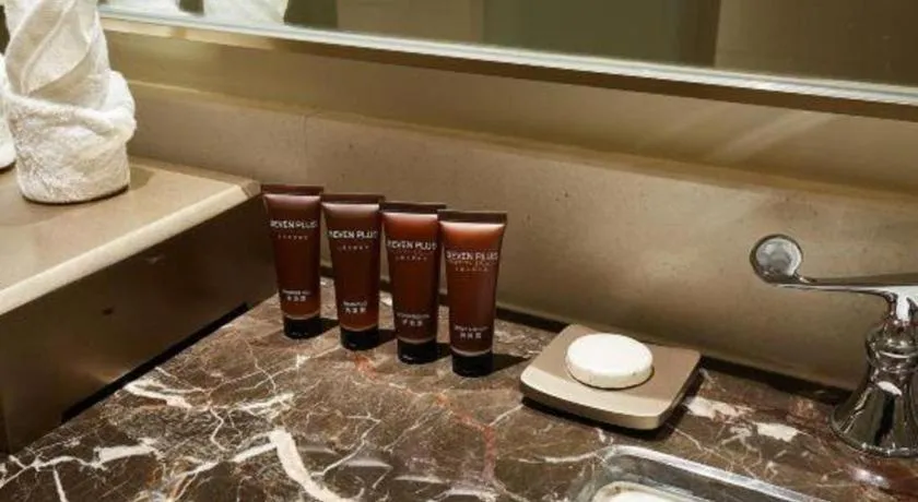 Donghai Xianhucheng Huanglong Hotel