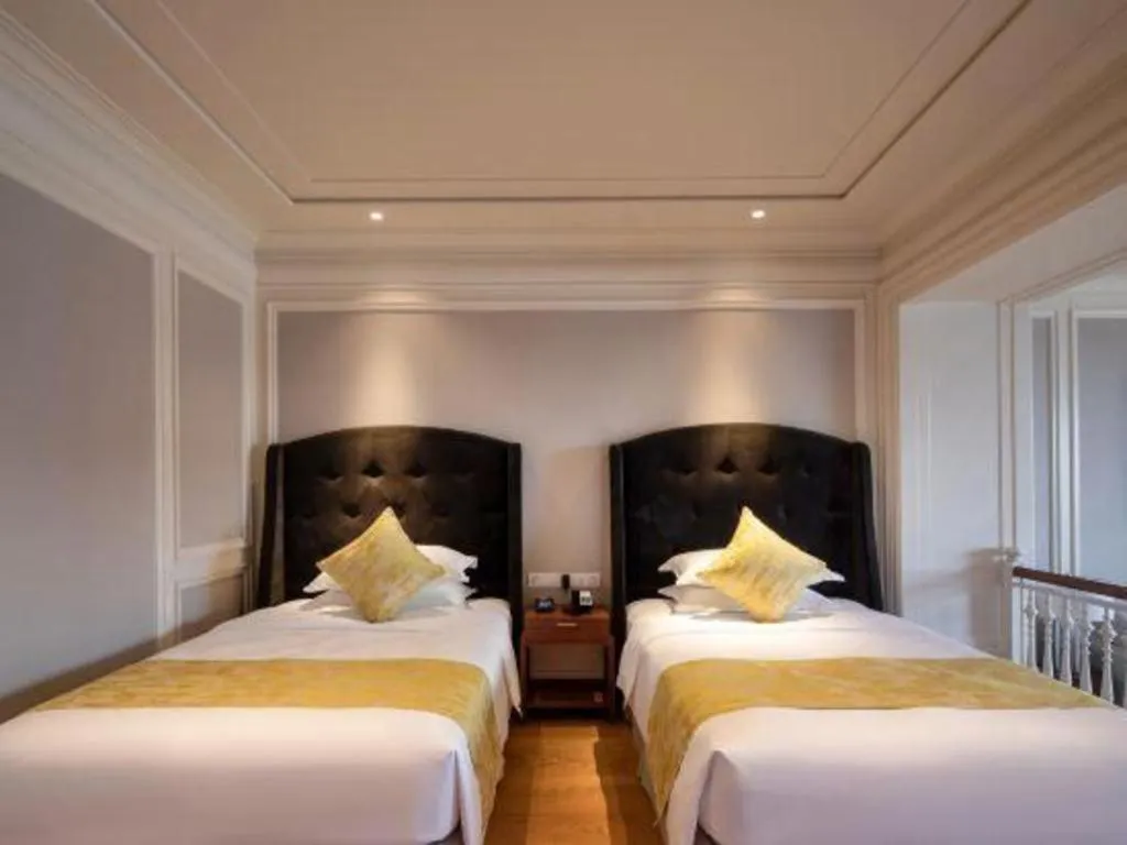 Bed in Donghai Xianhucheng Huanglong Hotel