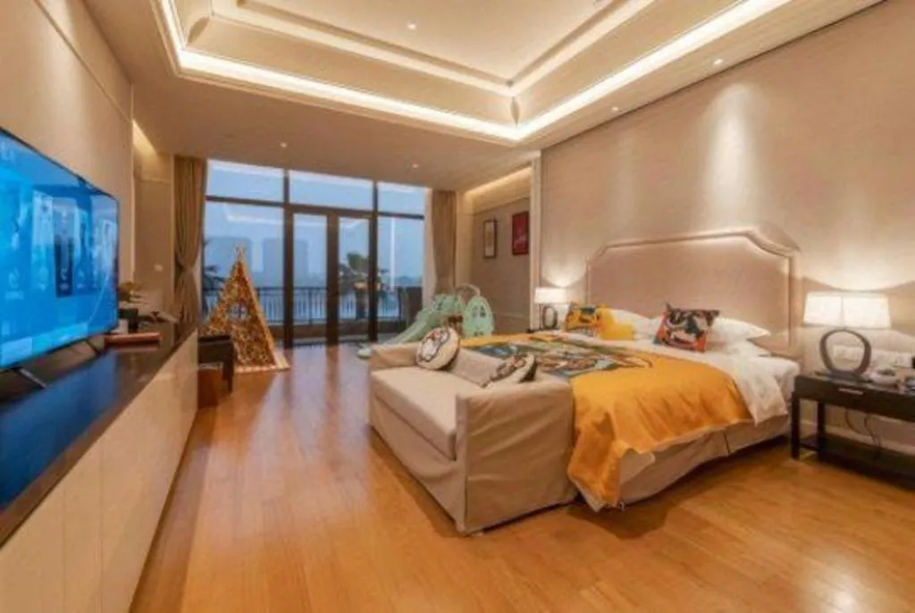 Bed in Donghai Xianhucheng Huanglong Hotel