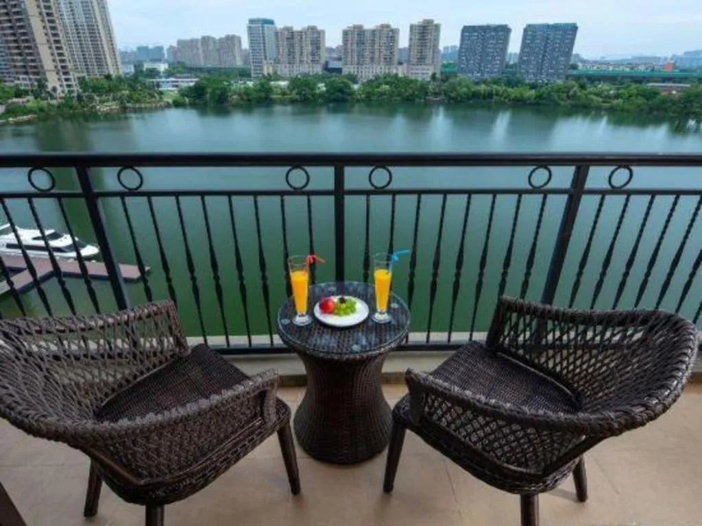 Donghai Xianhucheng Huanglong Hotel