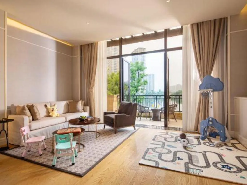 Donghai Xianhucheng Huanglong Hotel