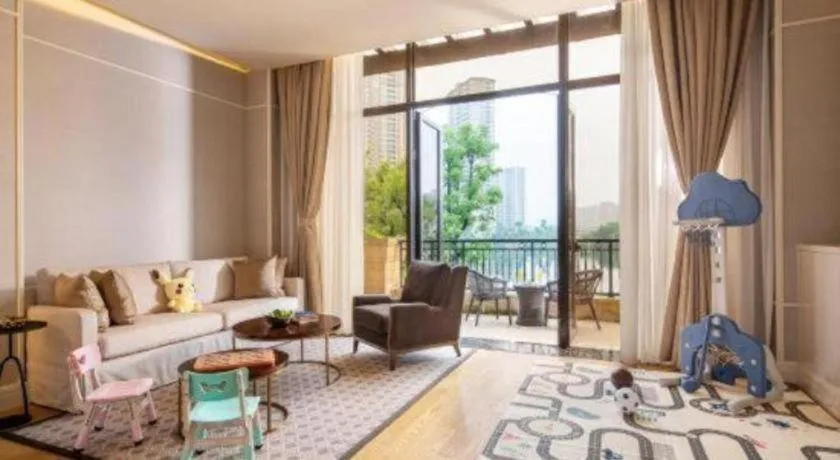 Donghai Xianhucheng Huanglong Hotel