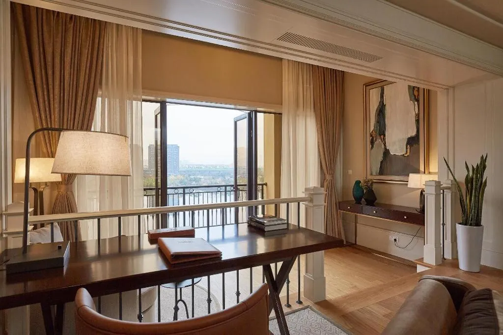 Donghai Xianhucheng Huanglong Hotel