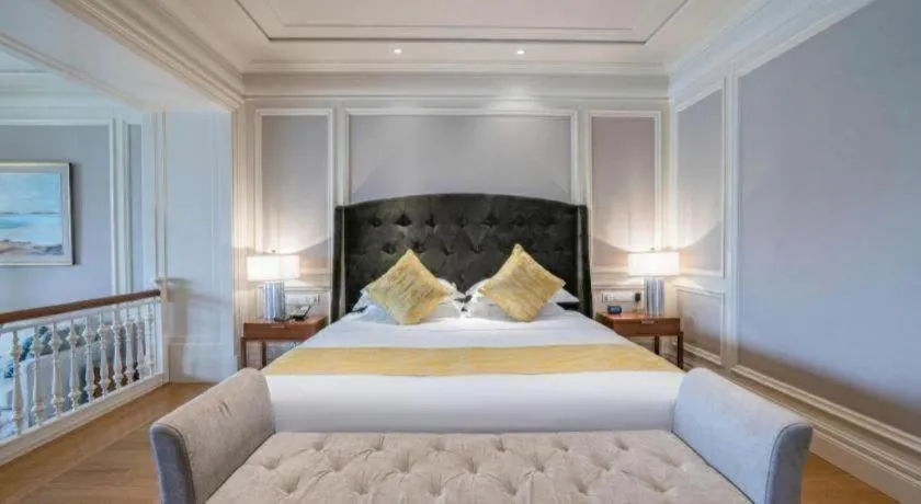 Bed in Donghai Xianhucheng Huanglong Hotel