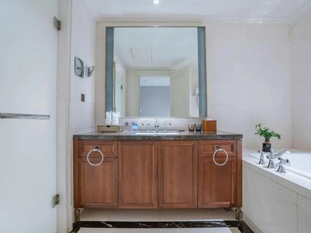 Donghai Xianhucheng Huanglong Hotel