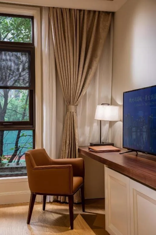 Donghai Xianhucheng Huanglong Hotel