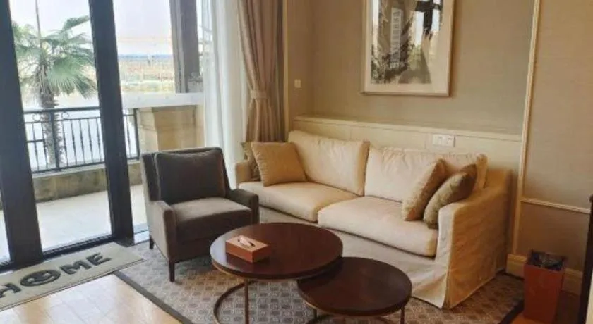 Donghai Xianhucheng Huanglong Hotel