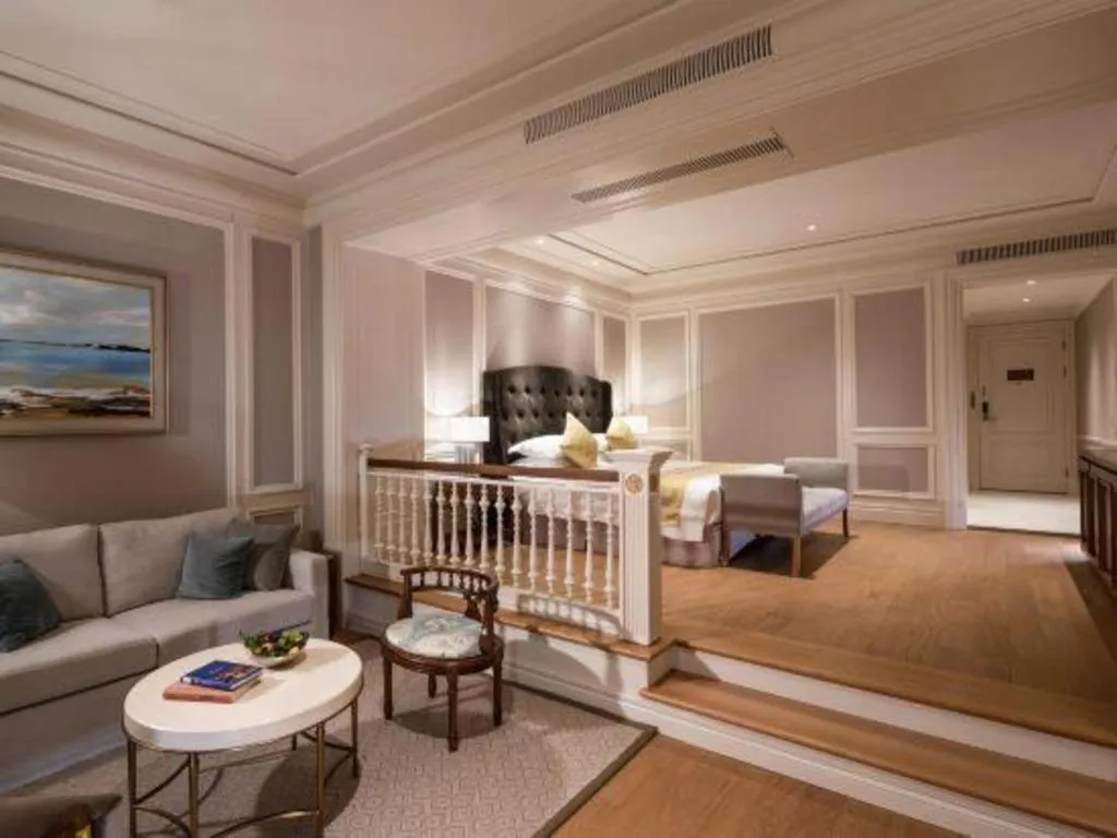 Bed in Donghai Xianhucheng Huanglong Hotel