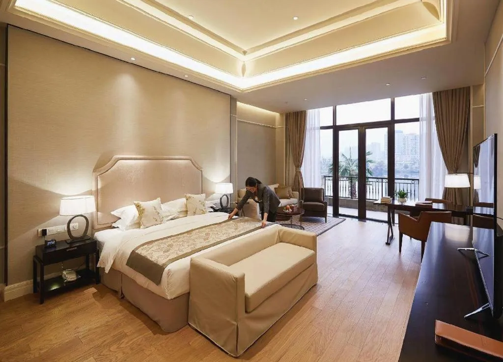 Bed in Donghai Xianhucheng Huanglong Hotel