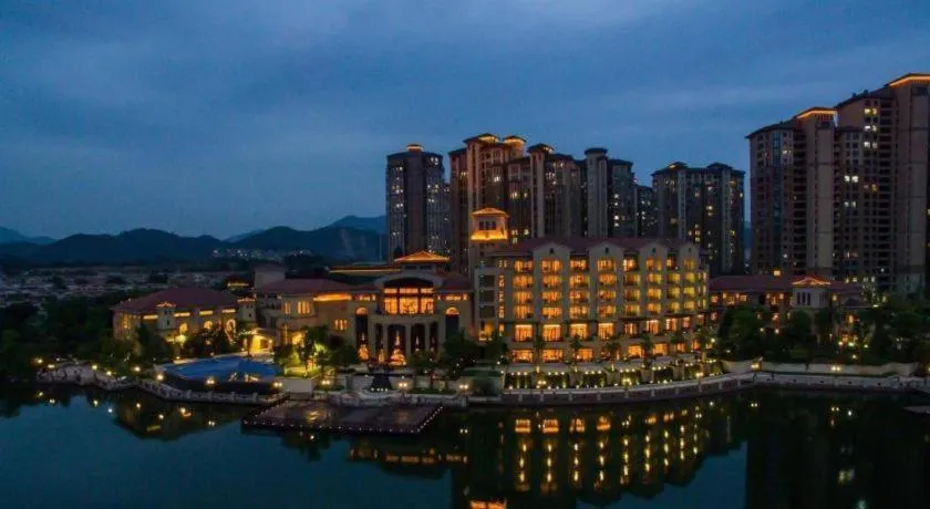 Donghai Xianhucheng Huanglong Hotel