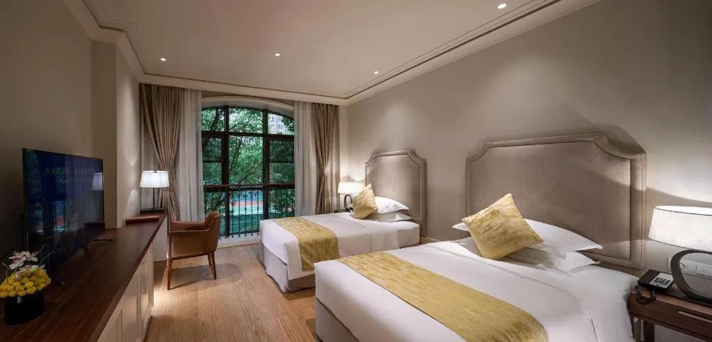 Bed in Donghai Xianhucheng Huanglong Hotel