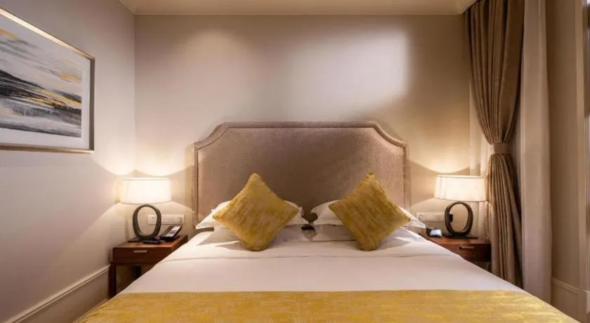 Bed in Donghai Xianhucheng Huanglong Hotel