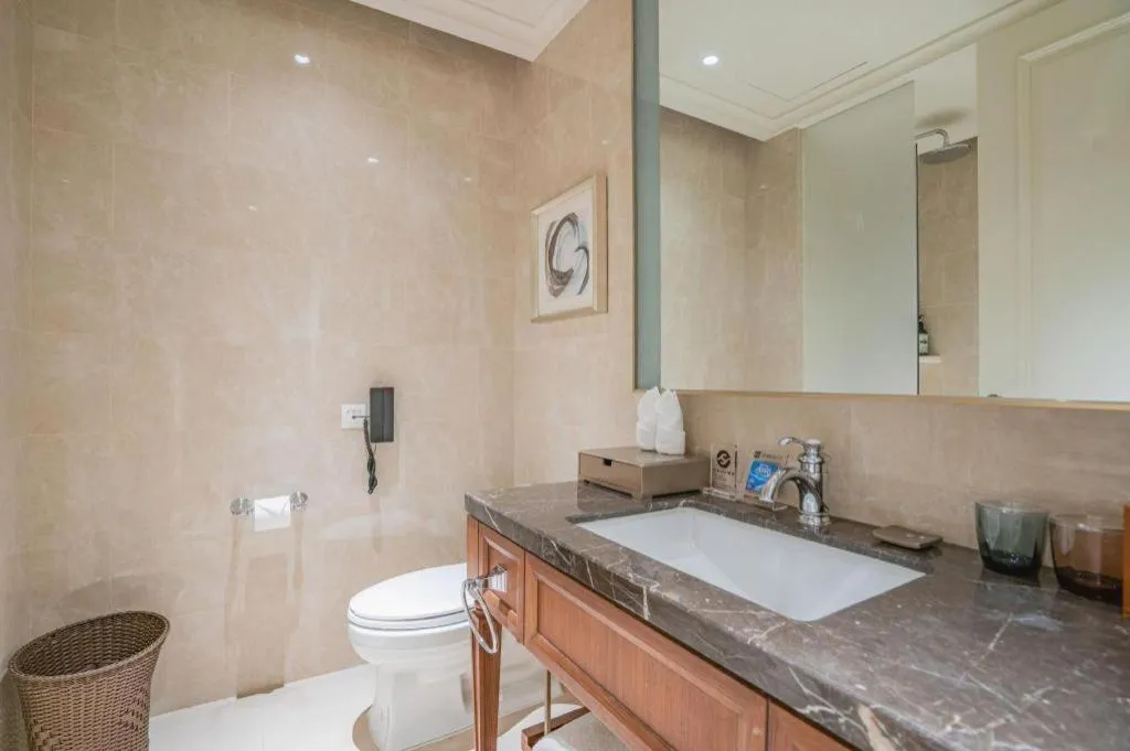 Donghai Xianhucheng Huanglong Hotel