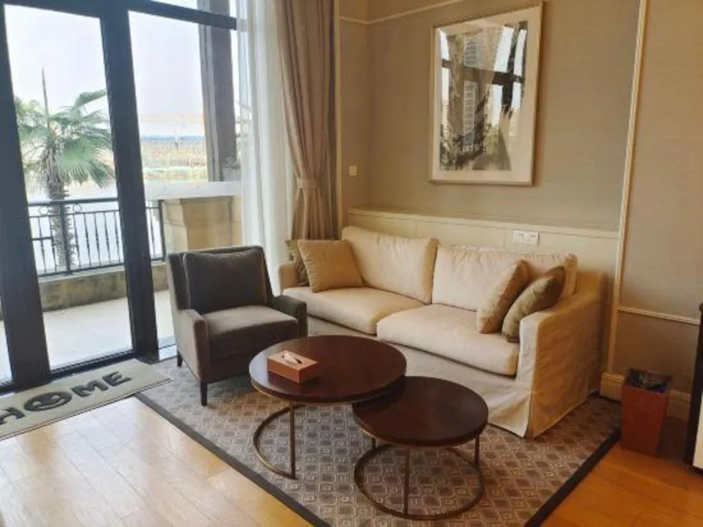 Donghai Xianhucheng Huanglong Hotel