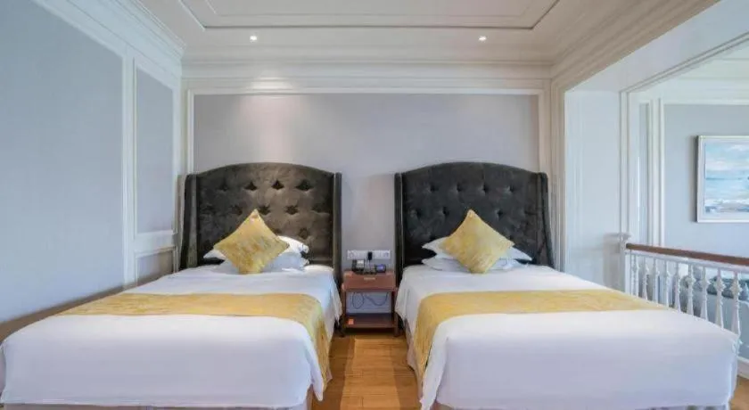 Bed in Donghai Xianhucheng Huanglong Hotel