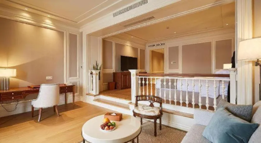 Bed in Donghai Xianhucheng Huanglong Hotel