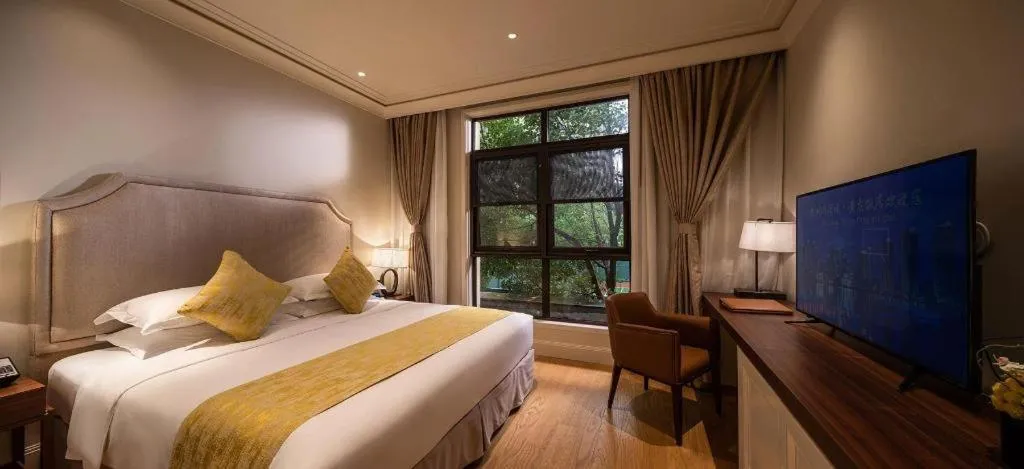 Bed in Donghai Xianhucheng Huanglong Hotel