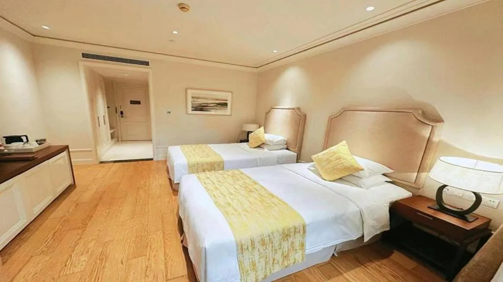 Bed in Donghai Xianhucheng Huanglong Hotel