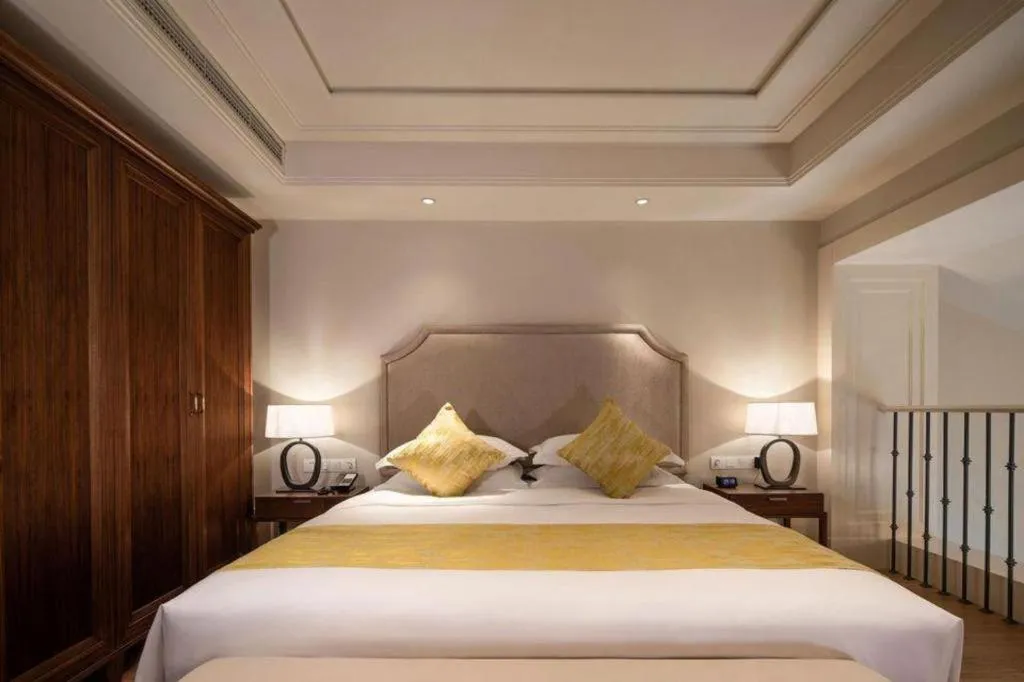 Bed in Donghai Xianhucheng Huanglong Hotel